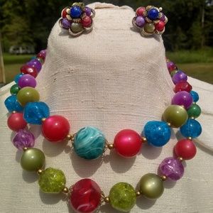 Vintage 50s/60s beaded necklace set with clip on e